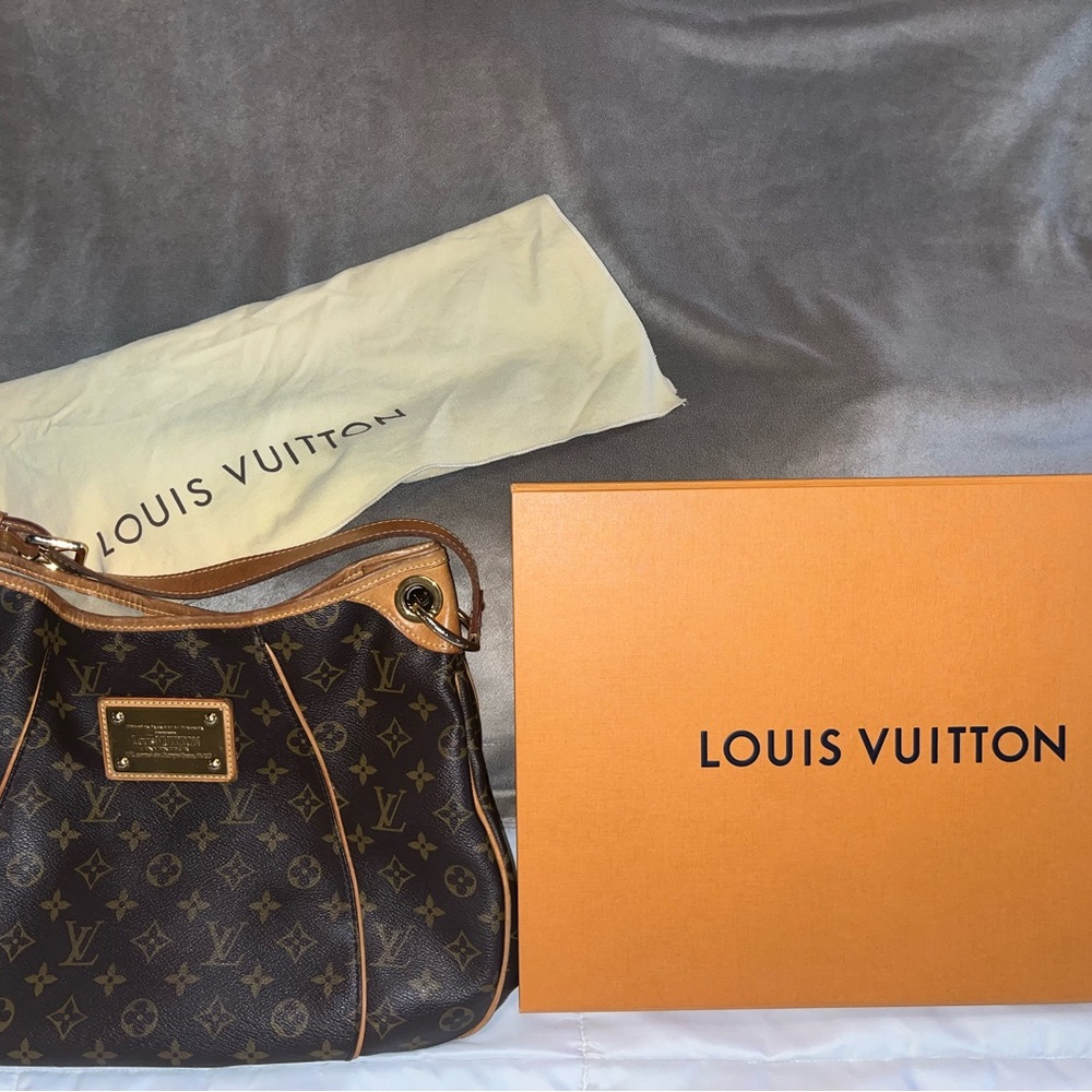 AUTHENTIC Louis Vuitton Galliera Monogram PM   2012 Collection by Marc Jacobs